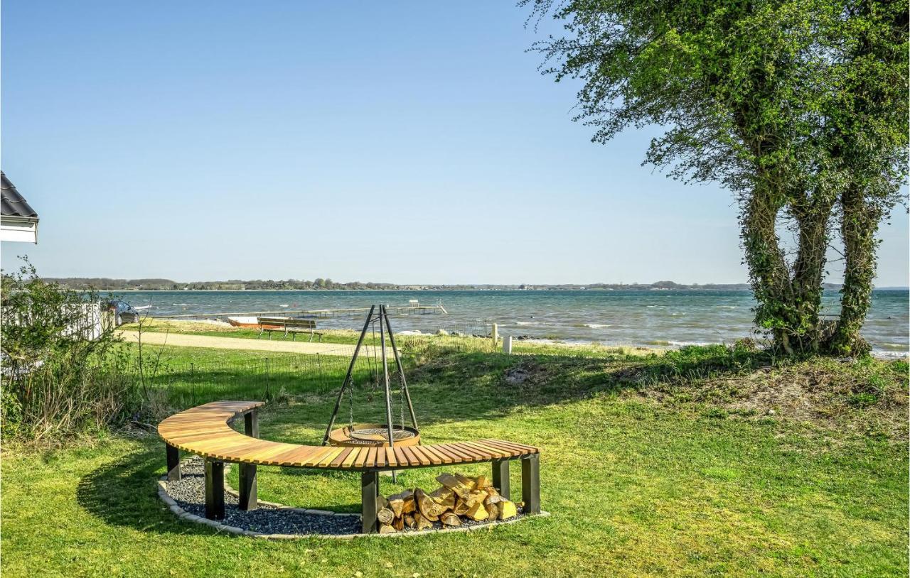 Beach Front Home In Sjolund With Kitchen ภายนอก รูปภาพ
