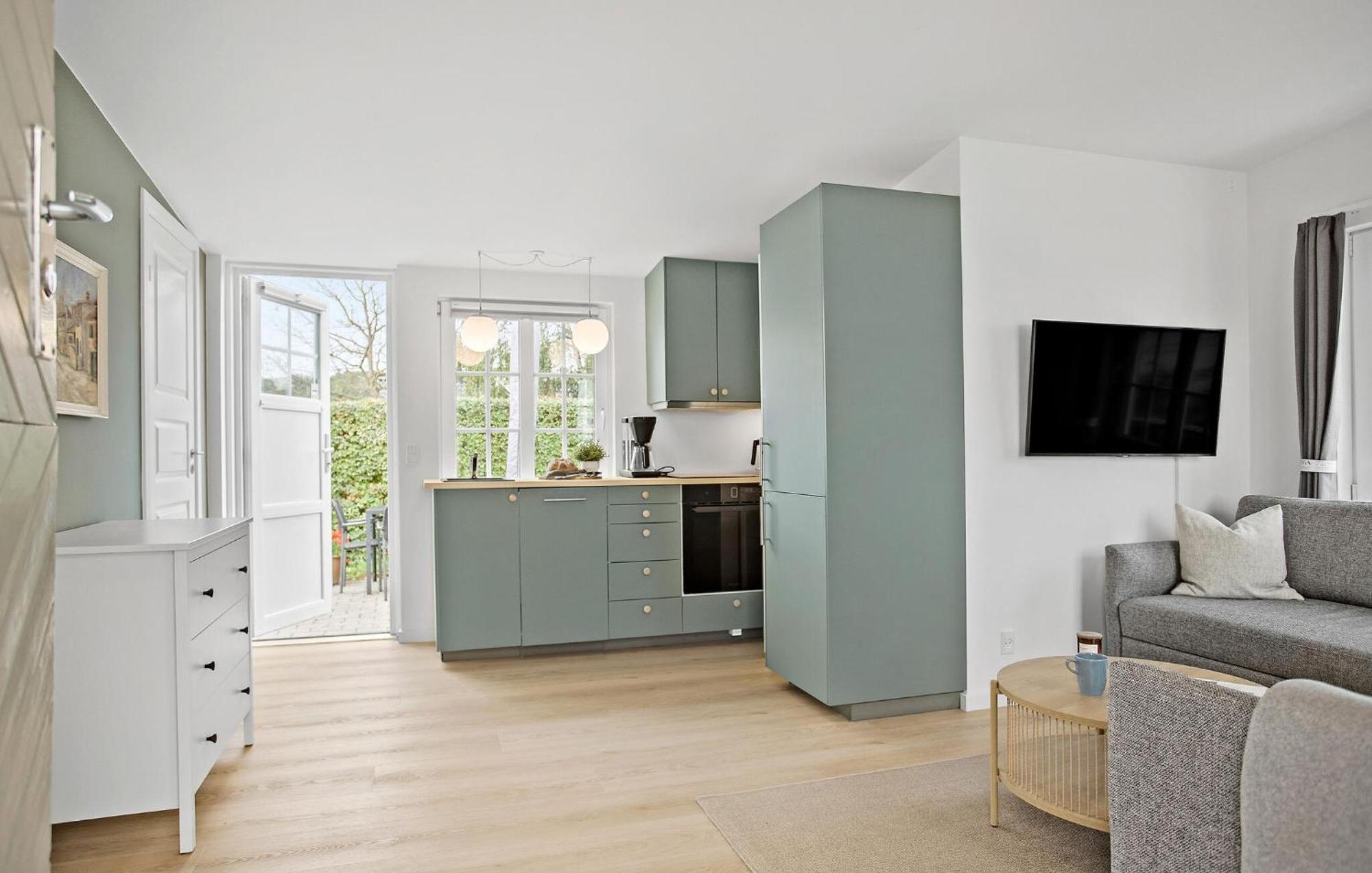 Beach Front Home In Sjolund With Kitchen ภายนอก รูปภาพ
