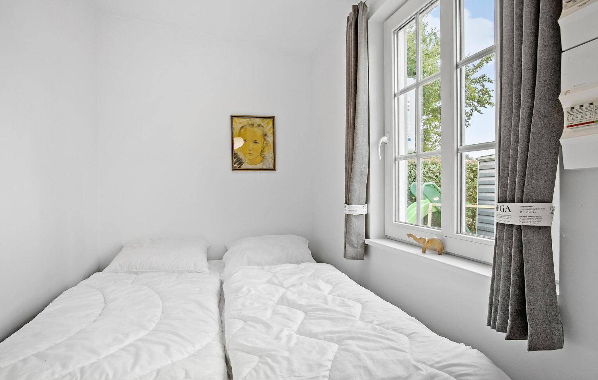 Beach Front Home In Sjolund With Kitchen ภายนอก รูปภาพ