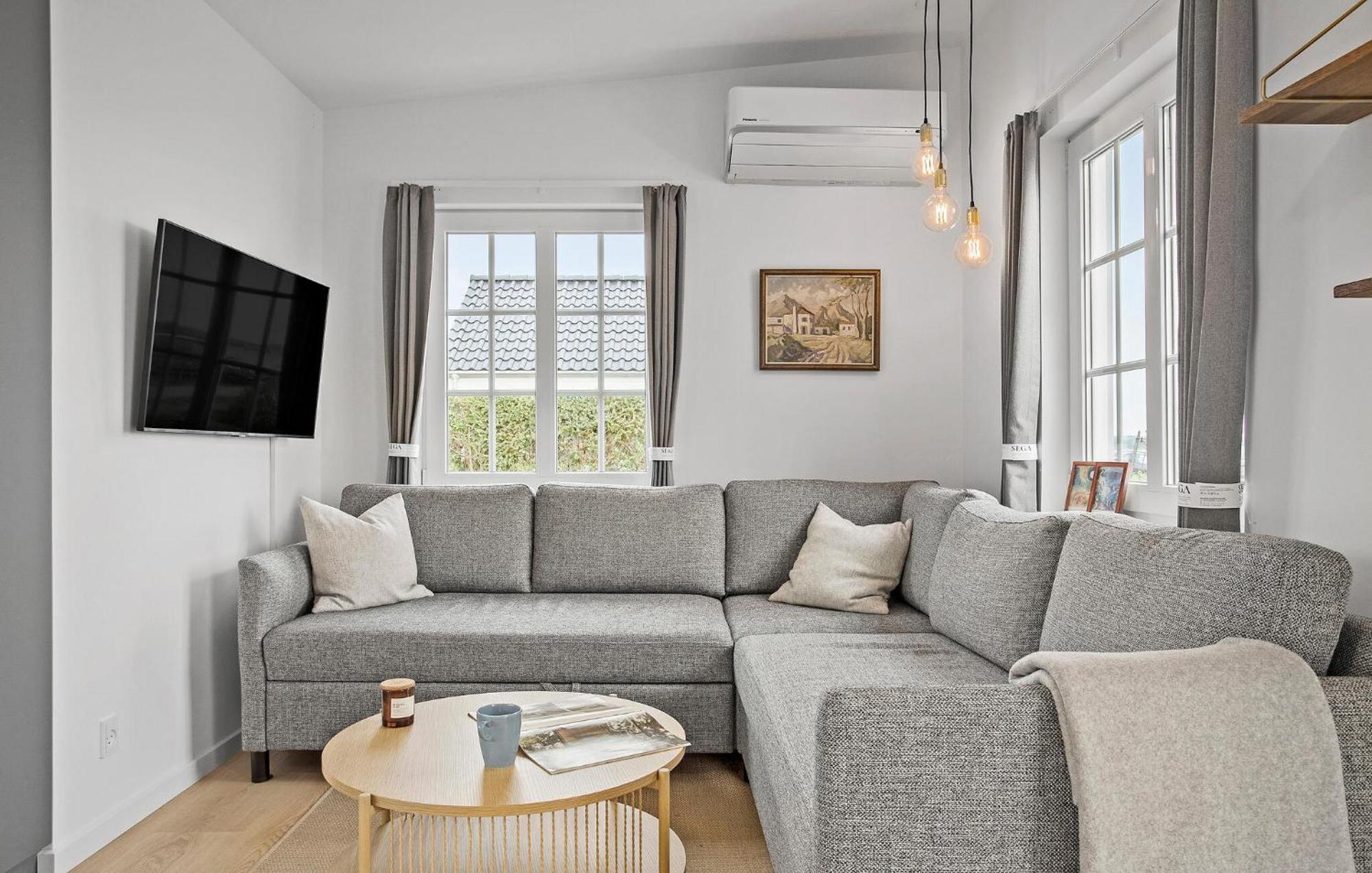 Beach Front Home In Sjolund With Kitchen ภายนอก รูปภาพ