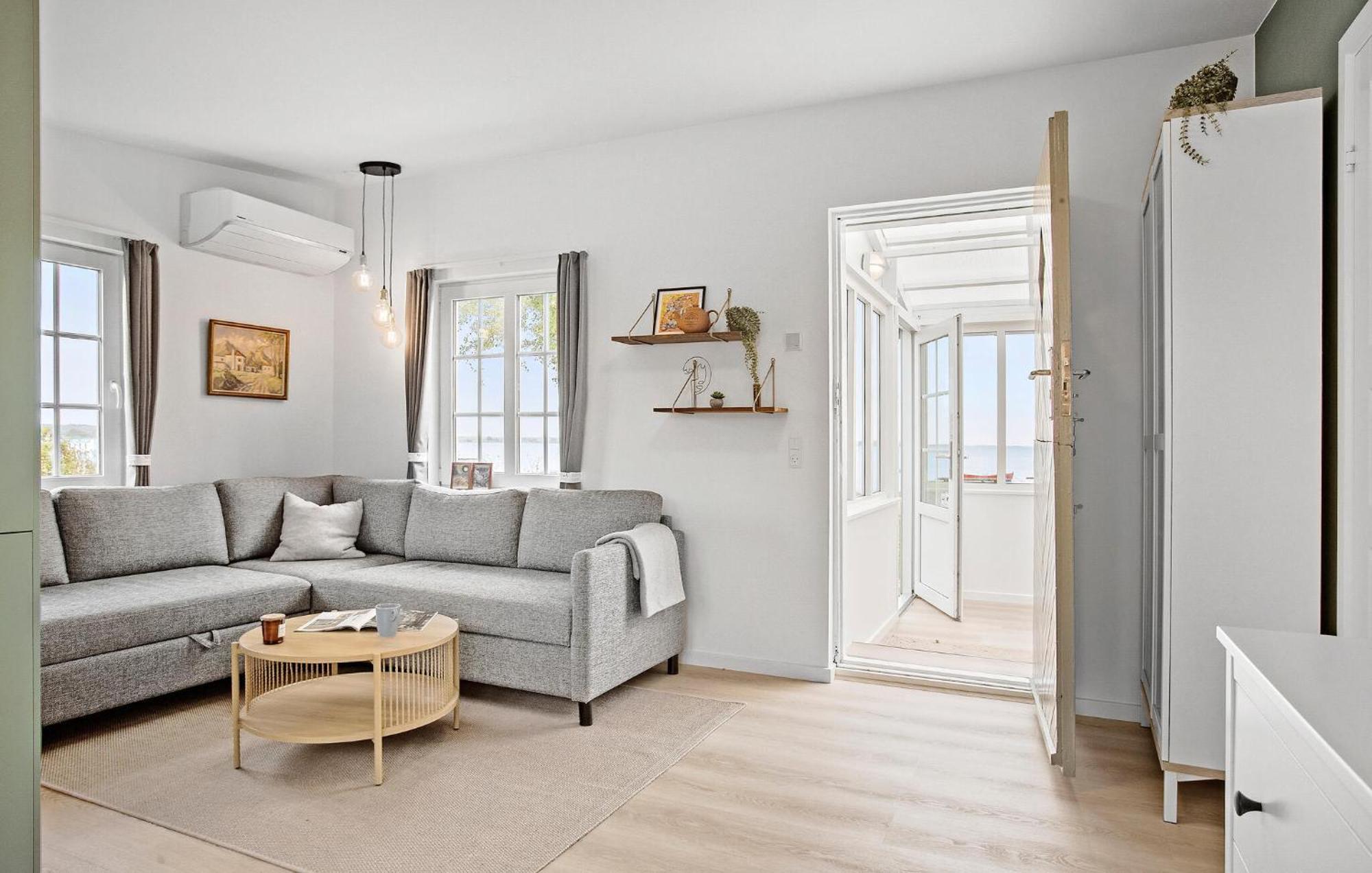 Beach Front Home In Sjolund With Kitchen ภายนอก รูปภาพ