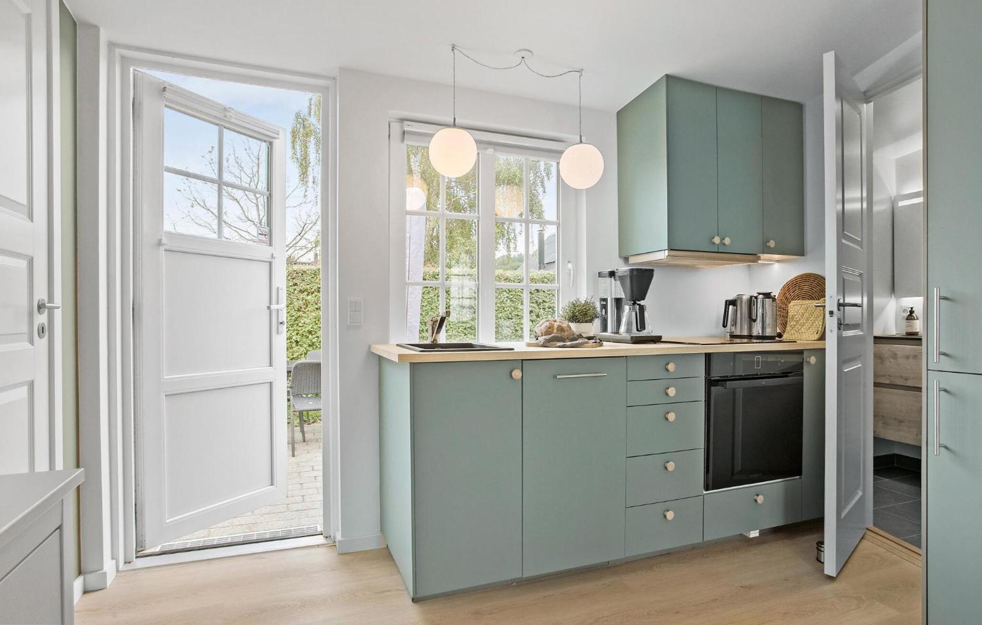 Beach Front Home In Sjolund With Kitchen ภายนอก รูปภาพ