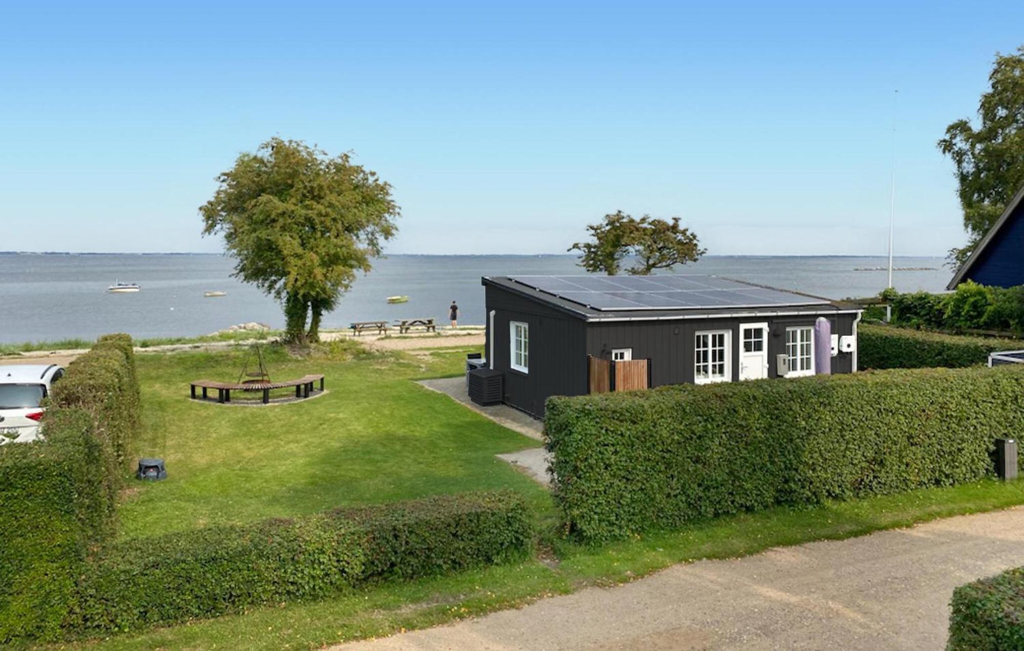 Beach Front Home In Sjolund With Kitchen ภายนอก รูปภาพ