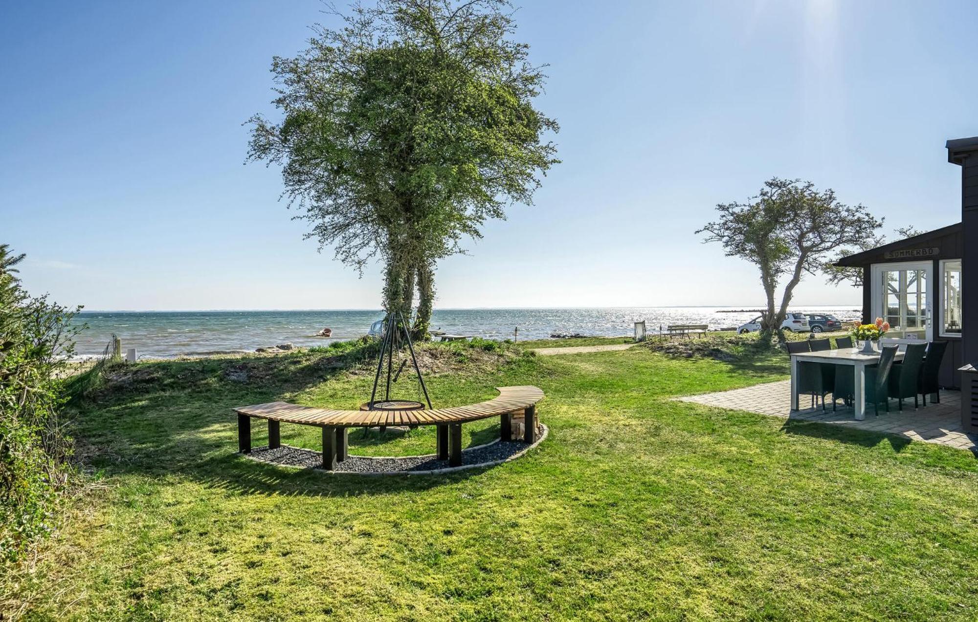 Beach Front Home In Sjolund With Kitchen ภายนอก รูปภาพ